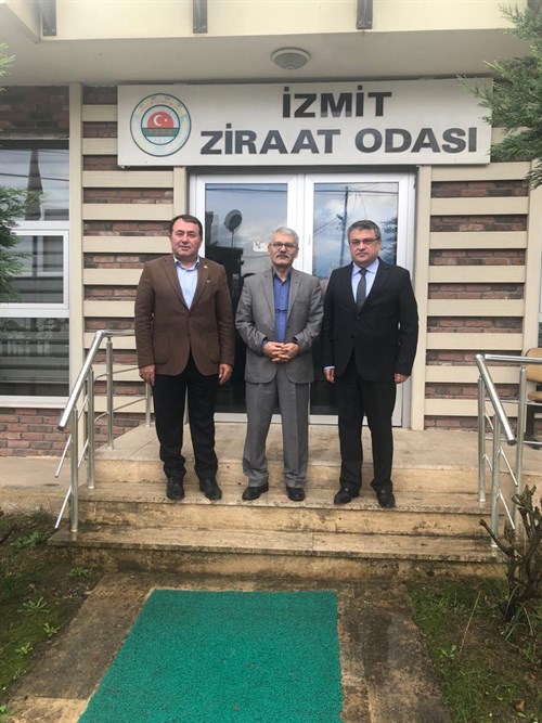 Kocaeli Vali Yardımcısı Sayın Ali ADA, Kaymakamımız  ÇELİKKAYA ile birlikte Kocaeli Ziraat Odası Başkanı Yusuf Karaaslan'a ziyarette bulundu.